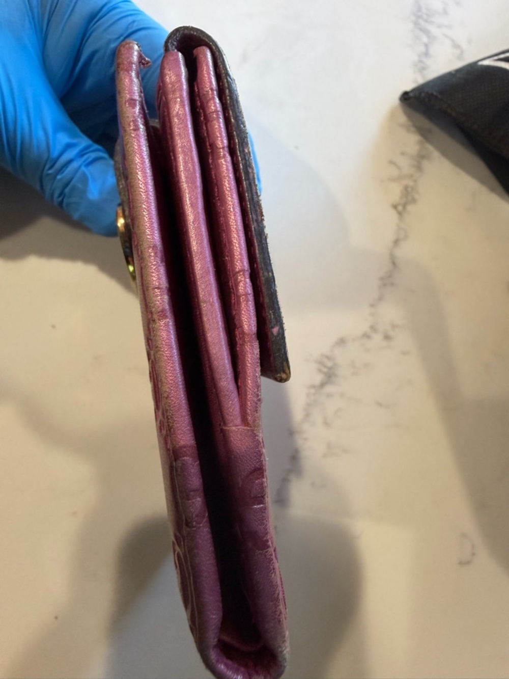 Gucci Purple-Pink Embossed GG Heart Snap Card Holder - Picture 8 of 8